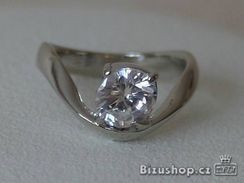 Prsten se zářivě broušeným zirkon kamínkem 7818